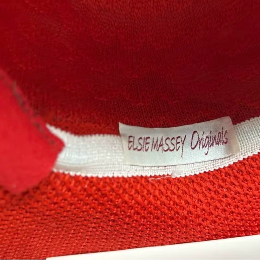 Chic Red Feathered Women's Hat - Picture 7 of 10